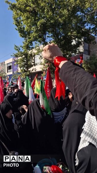 تشییع پیکر رهبر شهید انقلاب در مشهد مقدس با حضور پرشور مردم 