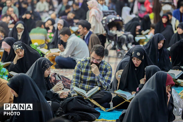 جزءخوانی خانوادگی قرآن کریم در حرم حضرت معصومه(س)