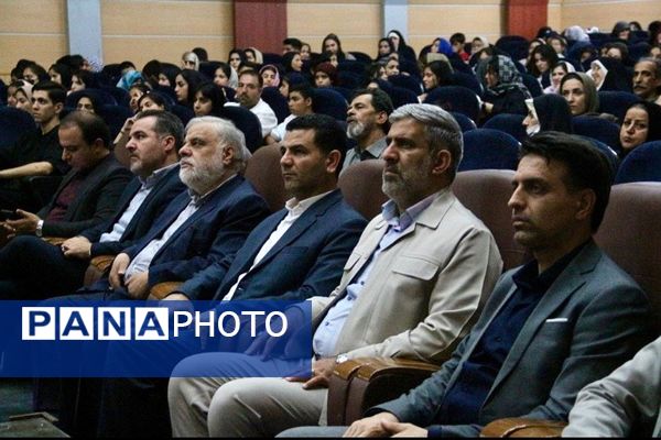 مراسم تجلیل از دانش‌آموزان و فرهنگیان مقام آور مسابقات جهانی، آسیایی و کشوری در فرهنگسرای ولا ناحیه 2 شهرری 