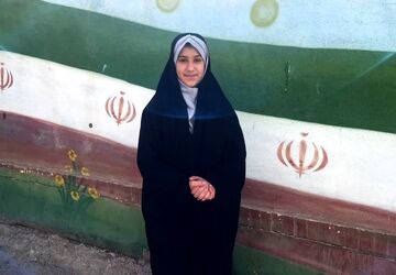 جشن دهه فجر در دبستان دخترانه احمد کاظمی