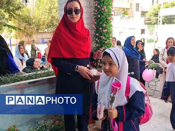 جشن شکوفه ها در مدارس شهرستان قدس، آغاز طلایی و شیرین  سال تحصیلی