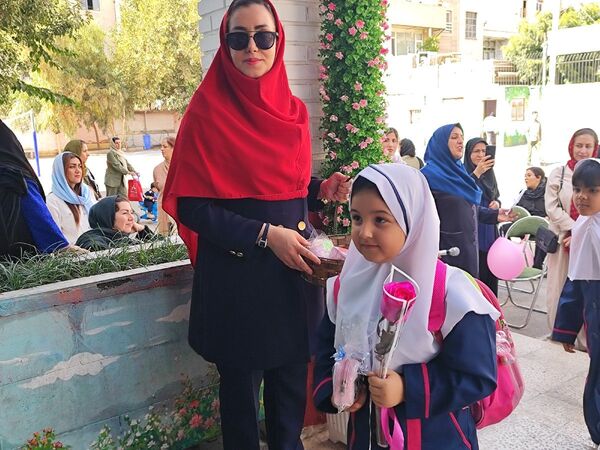 جشن شکوفه ها در مدارس شهرستان قدس، آغاز طلایی و شیرین  سال تحصیلی