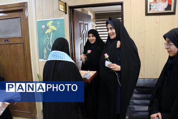 سپاس معلم در اداره آموزش و پرورش خراسان رضوی توسط دختران پیشتاز
