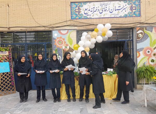 جشن سپاس معلم در هنرستان فنی حرفه‌ای بدیع ناحیه یک