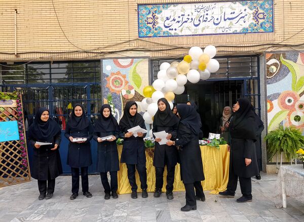 جشن سپاس معلم در هنرستان فنی حرفه‌ای بدیع ناحیه یک