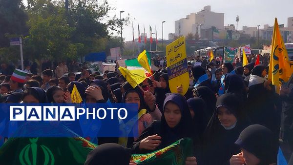راهپیمایی 13آبان در میدان بسیج مشهد