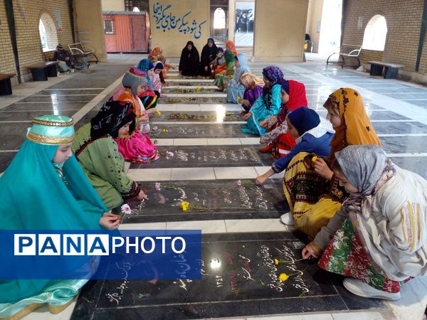 گلباران مزار شهدای شهرستان قدس توسط دانش‌آموزان مدرسه هدی یک