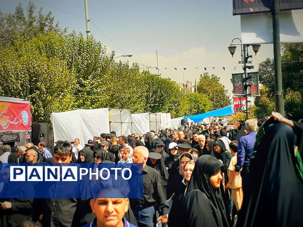  حضور پرشور اقشار مختلف جامعه در پیاده‌روی معنوی