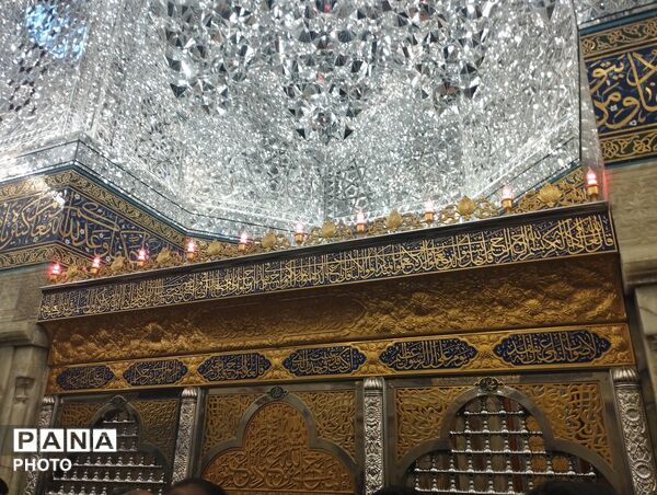 سلام زائران اربعین به باب‌الحوائج(ع) در حرم نورانی امامین کاظمین
