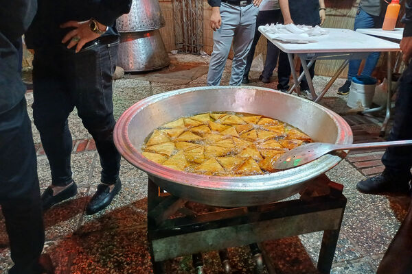 پذیرایی ویژه در مسیر عشق