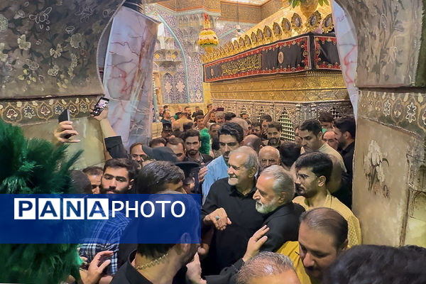 تشرف رئیس جمهور به زیارت حرم حضرت معصومه(س)