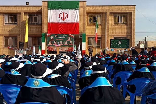 همایش «وطن‌یار»؛ تجدید عهد دانش‌آموزان ورامینی با شهدا و فرهنگ ایستادگی