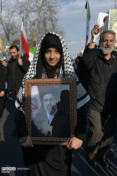 مراسم بیعت با سومین رهبر انقلاب در تهران - 1