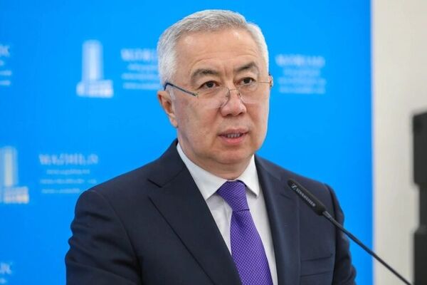 قزاقستان در بندرعباس لنگر می‌اندازد