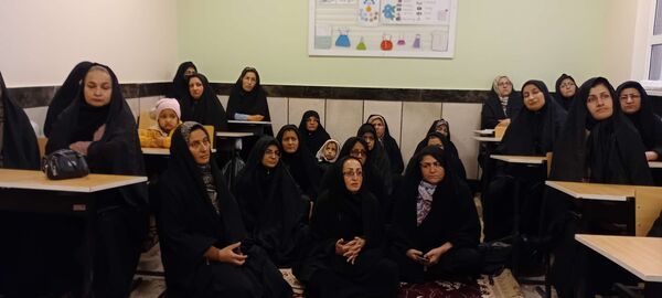 جلسه انجمن اولیا و تحویل کارنامه هشدار دبیرستان مادرمهربان خلیل آباد