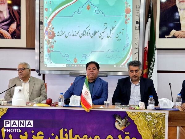 معلمان نمونه در قاب افتخار آموزش و پرورش منطقه ۵