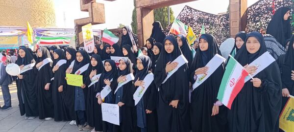 خروش استکبار ستیزی دانش‌آموزان شیرازی