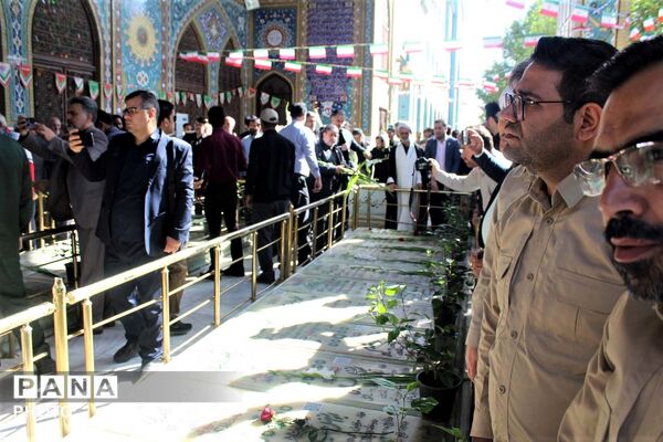 گلباران مزار شهدای حماسه آزادسازی خرمشهر در قم