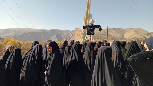 ۱۳ آبان؛ روایت ایستادگی نسل‌ها در مارکده