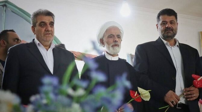 ادای احترام معاون حقوقی رئیس‌جمهور به شهدای استان سمنان