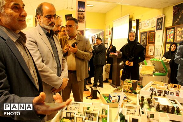 آثار هنرجویان هنرستان‌های ناحیه یک همدان به نمایش درآمد