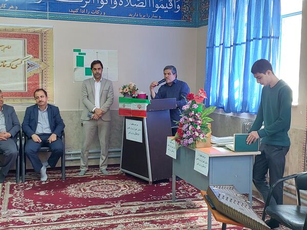 مراسم تجلیل از ستارگان دبیرستان عابدینی خرم ملارد 