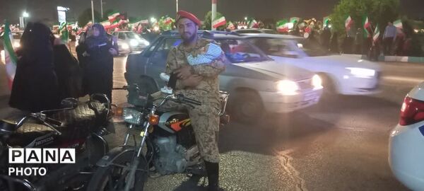 نمایش توان دفاعی کشور در میدان امام حسین (ع) یزد