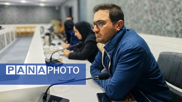 نشست گفت‌وگوی کتاب محور" ایرانی‌ها چه رویایی در سر دارند؟" در یاسوج