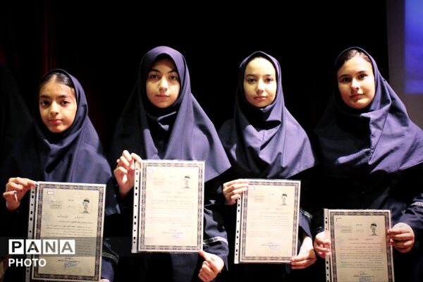 آیین تجلیل از دانش‌آموزان برگزیده جشنواره جابر ابن حیان و پژوهش‌سراهای کبودراهنگ
