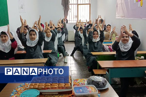 کودکان غرفه‌داران جشن میلاد موعود