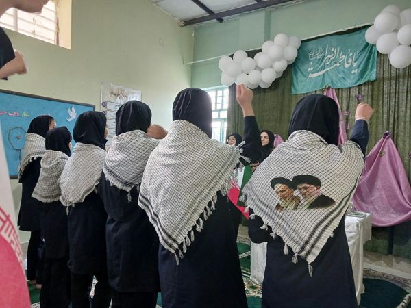 مراسم روز بصیرت و میثاق امت با ولایت در دبیرستان مرحوم میری روستای بزنجرد خلیل آباد