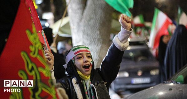 خروش شبانه کرمانشاه در عشق به ایران