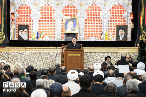 عزاداری زائران حضرت معصومه(س) در مجلس بزرگداشت رهبر شهید