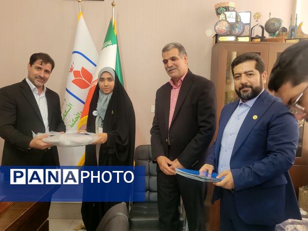 دیدار معاون پرورشی و فرهنگی اداره‌کل آموزش و پرورش استان اصفهان با اعضای مجلس دانش آموزی اصفهان