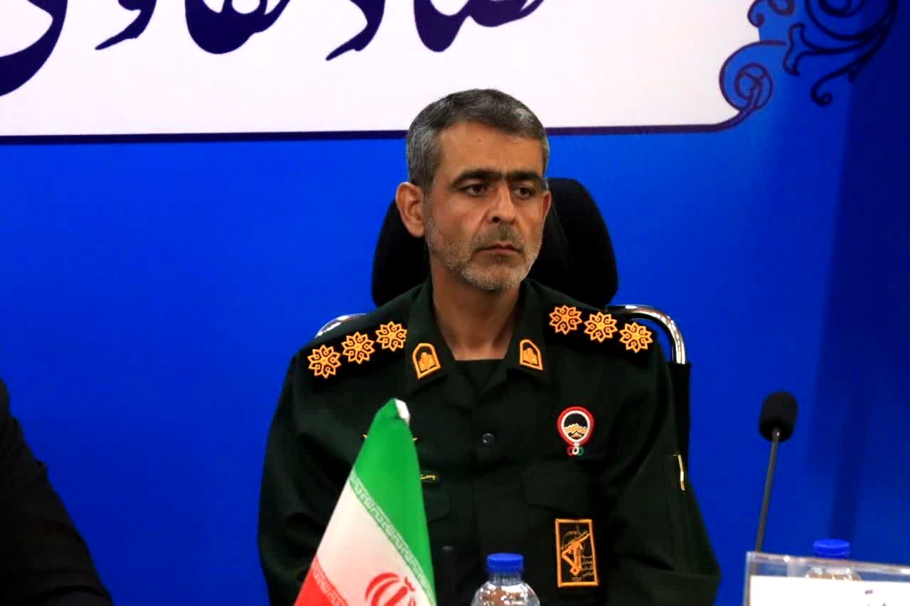 برای هر میزی که مسئولین پشت آن می‌نشینند، ۷۰ شهید جان خود را فدای انقلاب کرده‌اند