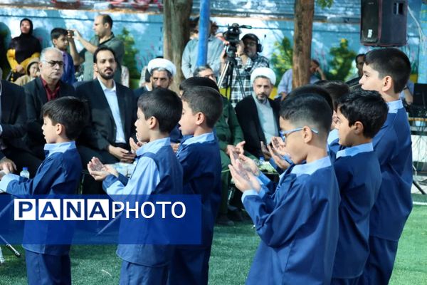 نواخته شدن زنگ شکوفه‌ها در دبستان محمد مهدی صالحی یزد