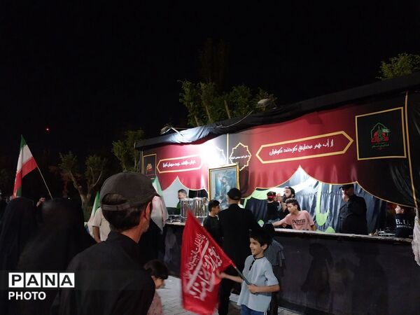 گرامیداشت چهلمین روز تدفین آقای شهید ایران و برگزاری مراسم شب شهادت امام حسن عسکری(ع) با حضور ۸۰۰ نفر