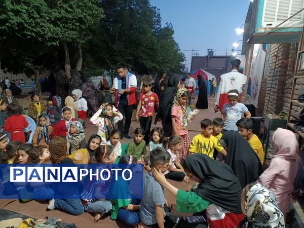جشن غدیرخم توسط تیم‌های سحر هلال احمر در روستای زلزله‌زده محمدیه