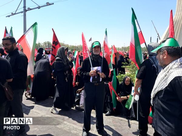  آخرین  وداع  ملت ایران با رهبر شهید در روز تشییع 