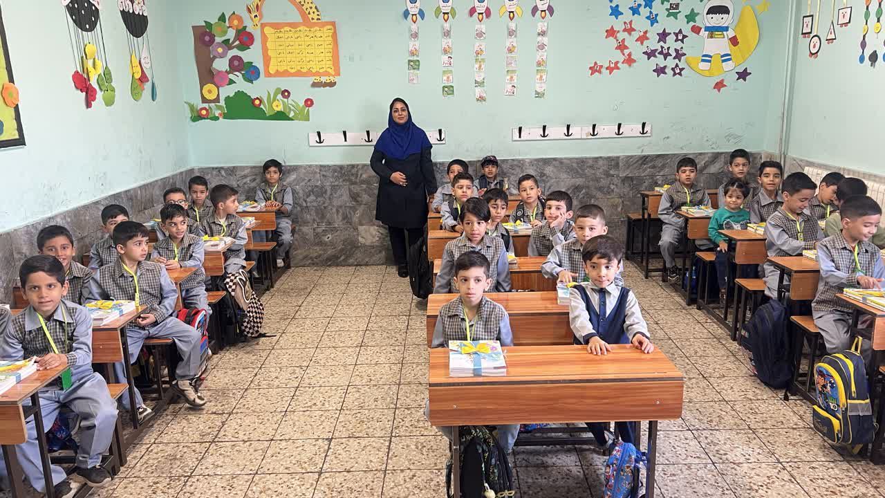 آغاز سال تحصیلی با جشن شکوفه‌ها در دبستان دکتر علی شریعتی 