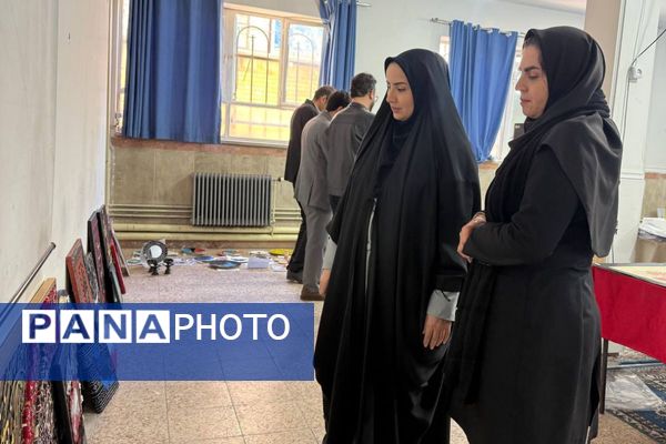 مسابقات فرهنگی و هنری  در دبیرستان شهید تاجیک بهارستان دو