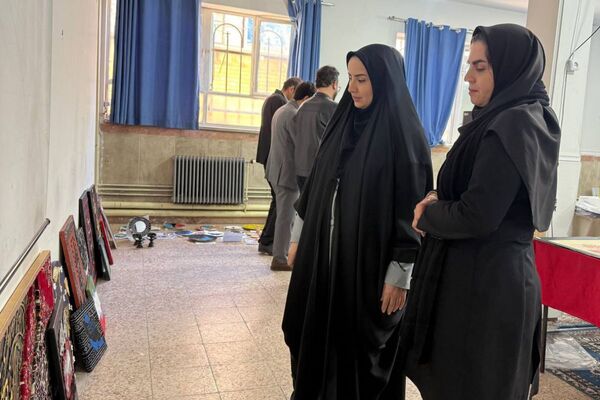 مسابقات فرهنگی و هنری  در دبیرستان شهید تاجیک بهارستان دو