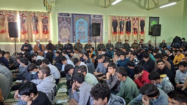 گرامیداشت شهید رمضانعلی چوبداری و تشییع شهید گمنام در دبیرستان معلم ساوجبلاغ 