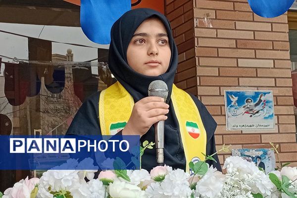  مراسم به مناسبت ۲۲ بهمن ماه در مدرسه شهید زهره‌وند، شهرستان قرچک