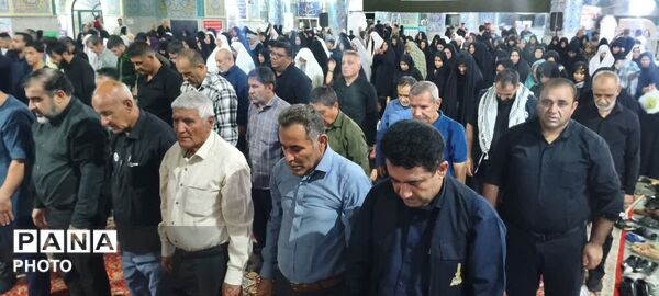 حرکت کاروان عزاداران گچساران به سمت حرم بی‌بی‌حکیمه(س) در سوگ پیامبر(ص) و امام حسن(ع)