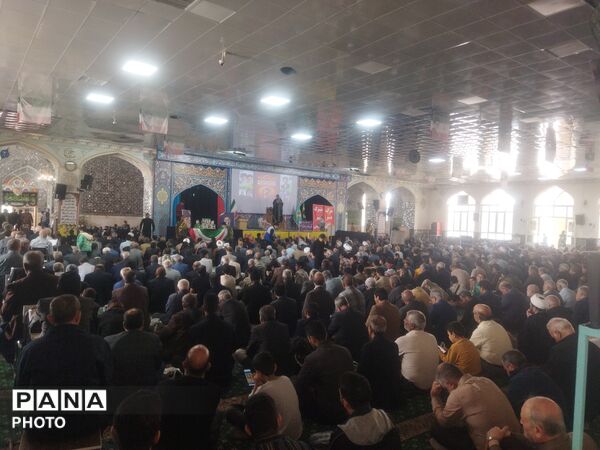 نماز عبادی سیاسی جمعه در امامزاده سید حمزه کاشمر 