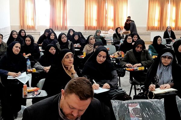 همایش فصلی مدیران مدارس فشافویه با تأکید بر قانون مداری، ارتقای کیفیت آموزشی و سلامت دانش آموزان 