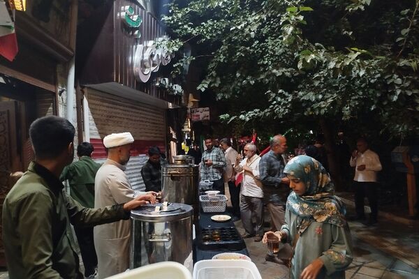 چایخانه حوزه علمیه گلشن؛ همراه با طلاب در سوگ رهبر امت در شب صد و هفتاد و نهم