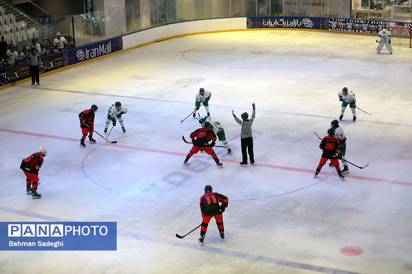 دیدار تیم ملی هاکی روی یخ ایران و تیم جوانان