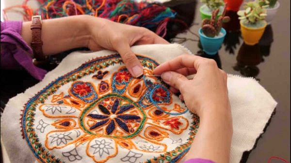 پته‌دوزی و نقاشی روی سفال از قدیمی‌ترین هنرهای کرمان است